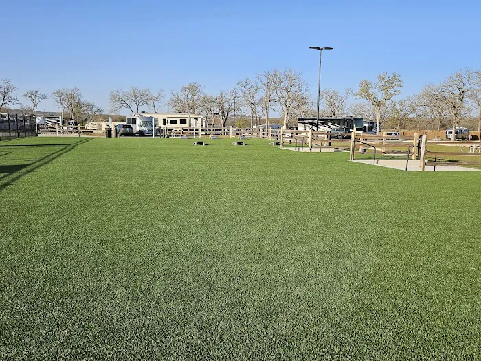 Lantern Oaks RV Resort Picture 6