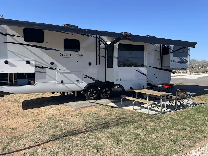 Lantern Oaks RV Resort Picture 8