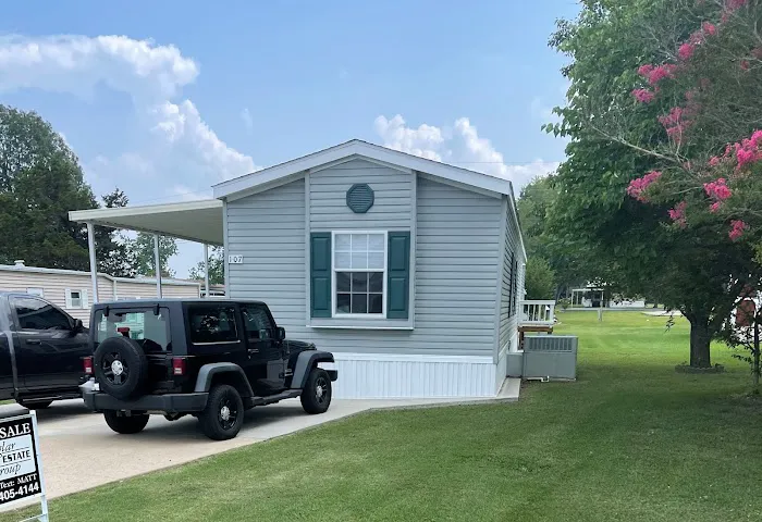 Rolling Meadows Mobile Home Community Picture 2