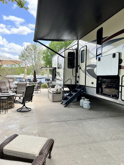 Ozarks Luxury RV Resort on Table Rock Lake Picture 7