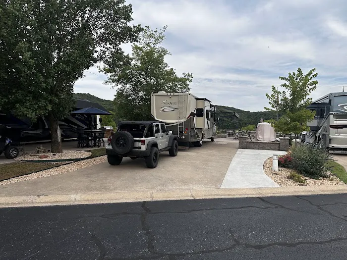 Ozarks Luxury RV Resort on Table Rock Lake Picture 9