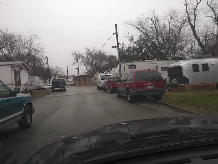 Twin Lane Apartments & Mobile Home Park Picture 1