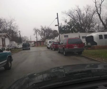 Twin Lane Apartments & Mobile Home Park