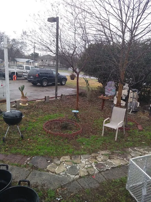 Twin Lane Apartments & Mobile Home Park Picture 8