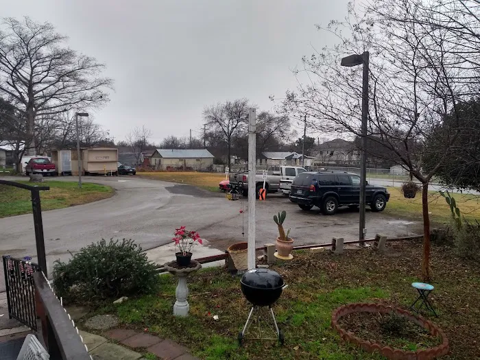 Twin Lane Apartments & Mobile Home Park Picture 5