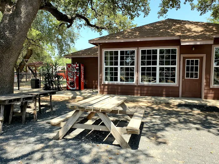 Pearsall RV Park Picture 4