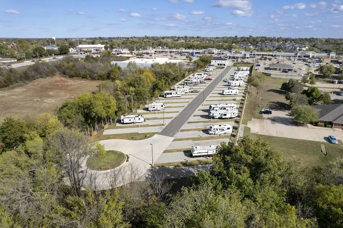 Cowboy Camp Upscale RV park Picture 2