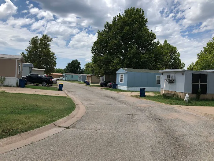 Park West Mobile Home Park Picture 3