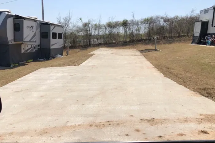 Whispering Oaks RV Park Picture 4