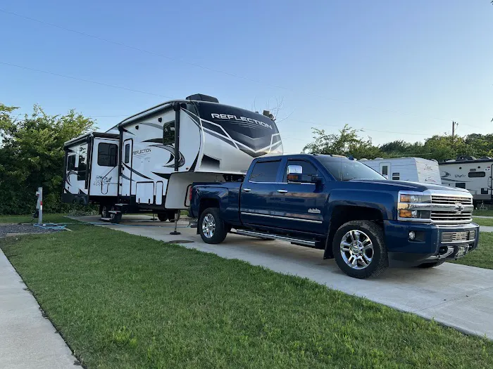 Whispering Oaks RV Park Picture 7
