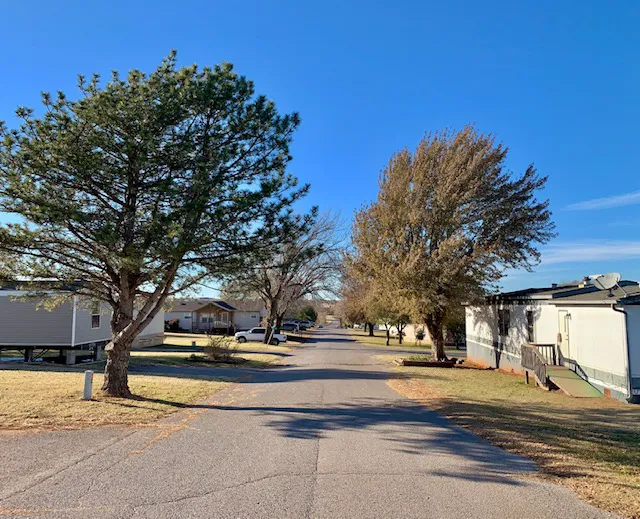 Golden West Mobile Home Park Picture 6