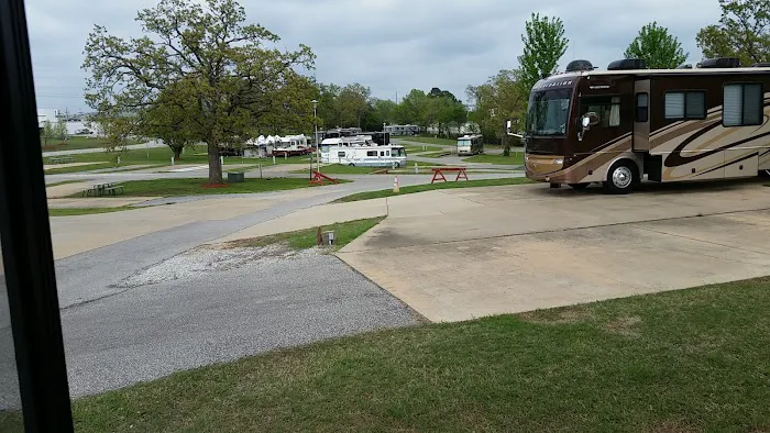 Road Hog RV Park Picture 8