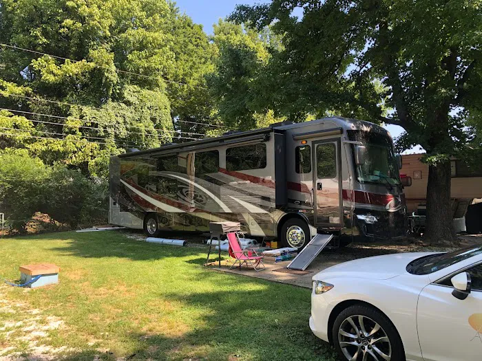 Ozark Canopy RV Park - Farmington Picture 1