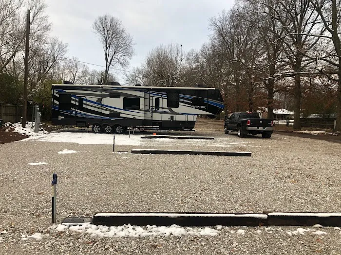 Ozark Canopy RV Park - Farmington Picture 6