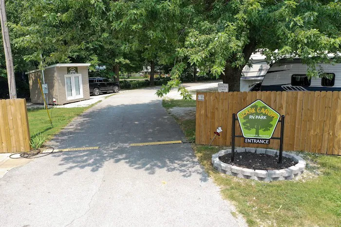 Ozark Canopy RV Park - Farmington Picture 7