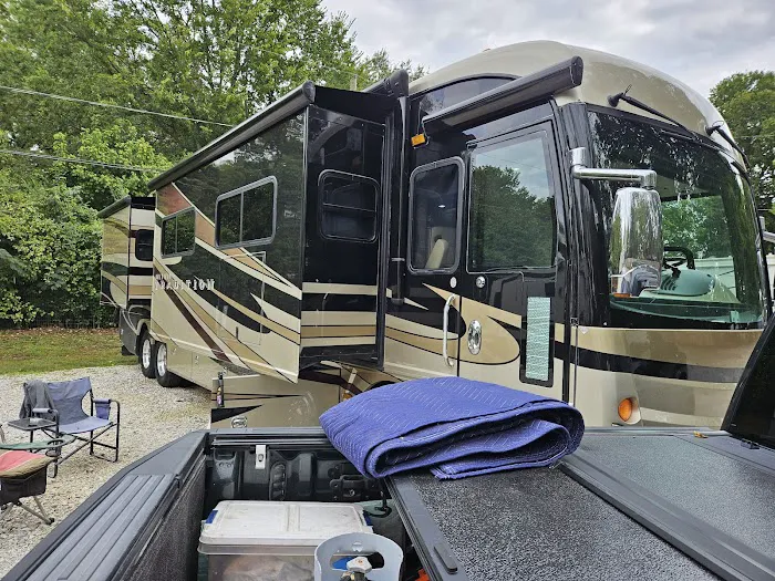 Ozark Canopy RV Park - Farmington Picture 10