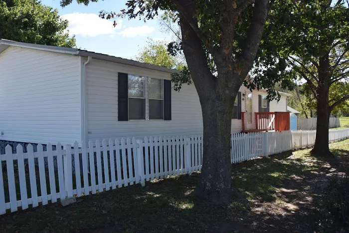 Oak Glen Manufactured Home Community Picture 5