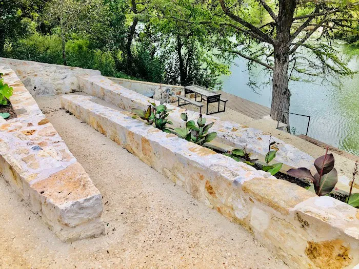 Guadalupe River Rentals RV Campground Picture 2