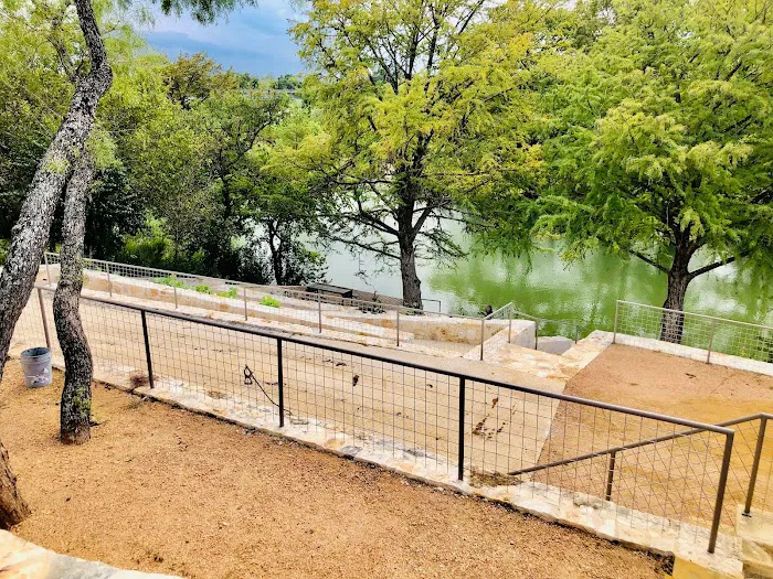 Guadalupe River Rentals RV Campground Picture 4