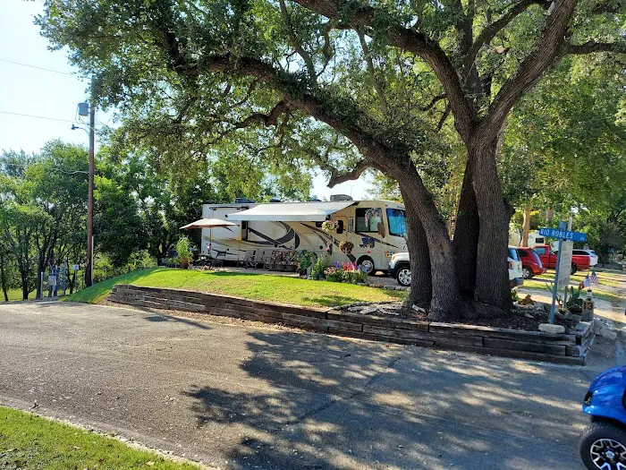 Rio Robles Mobile Home & RV Park Picture 5