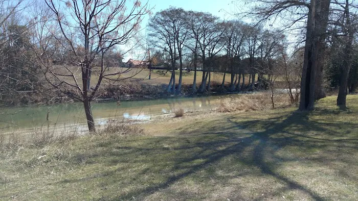 Rio Robles Mobile Home & RV Park Picture 6