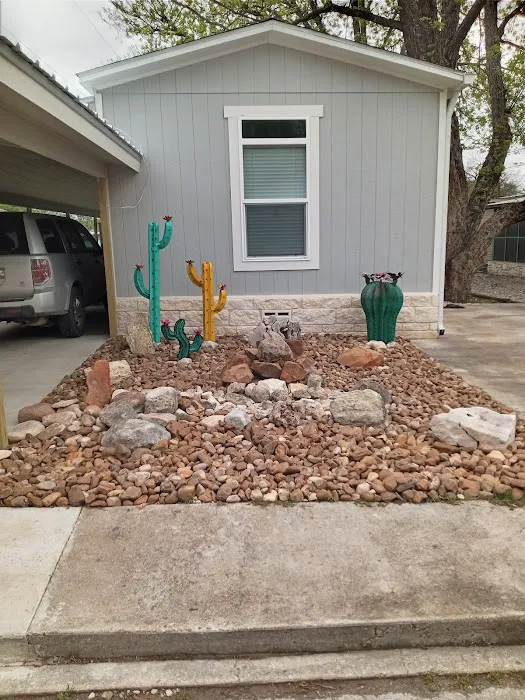 Rio Robles Mobile Home & RV Park Picture 9