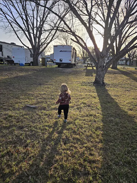 Red Oak RV Park Picture 5