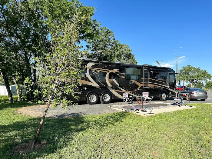 Quiet Texas RV Park Picture 5