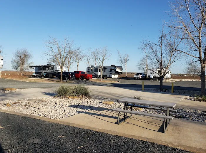 Quiet Texas RV Park Picture 7