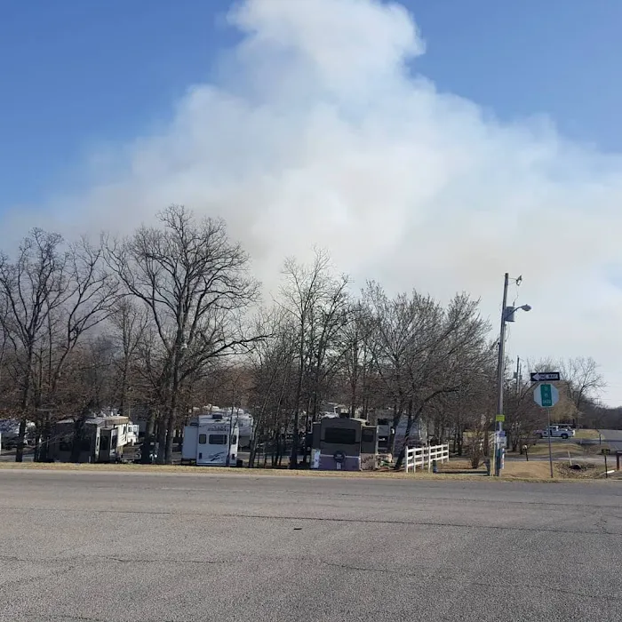 Oak Tree RV & MHP Parks Picture 2