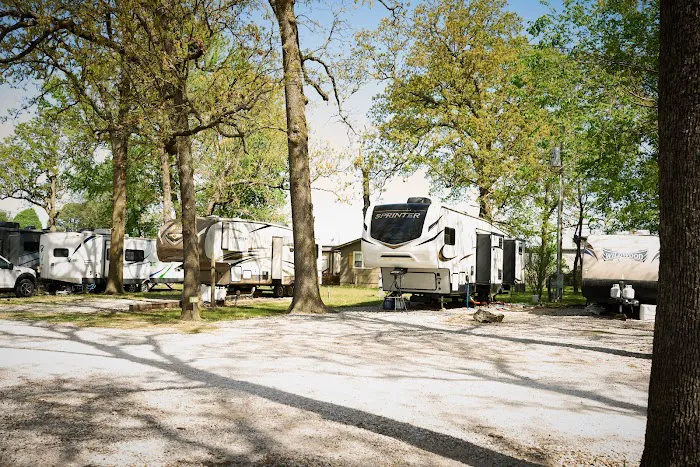 Ozark Canopy RV Park - Springdale Picture 5