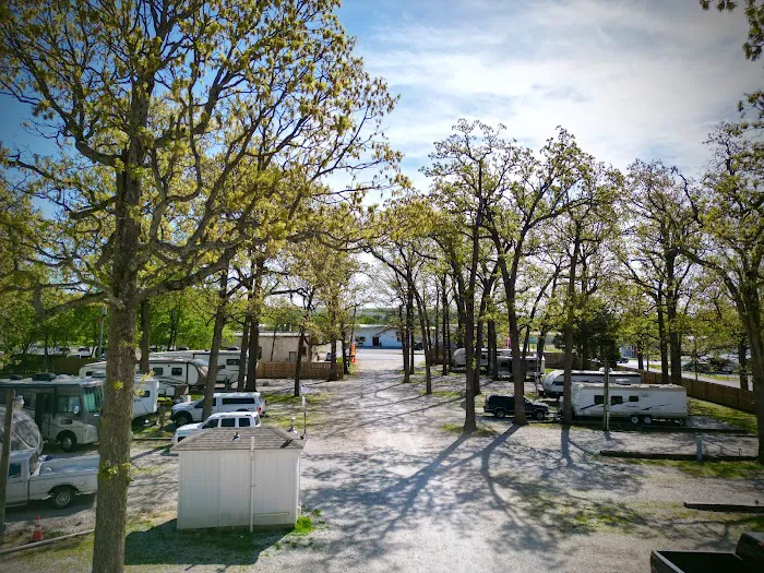 Ozark Canopy RV Park - Springdale Picture 7