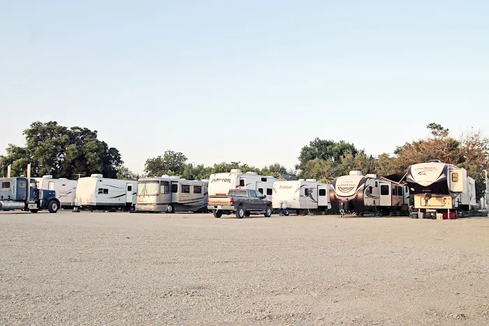 Haskell Co-Op RV Park Picture 9