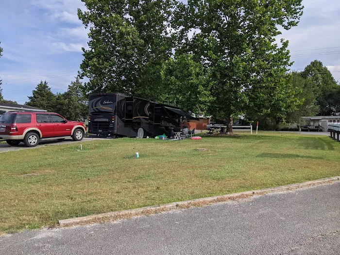 Rolling Meadows Mobile Home Community Picture 5