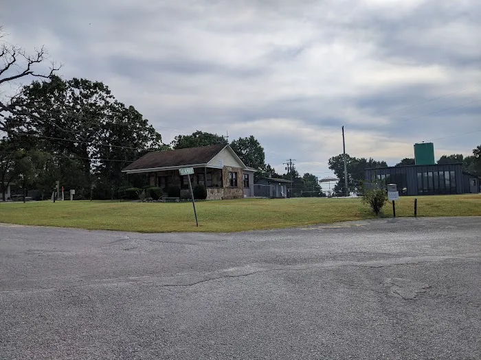 Rolling Meadows Mobile Home Community Picture 6