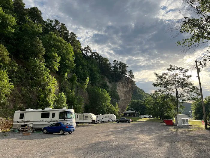 River Roost RV Park Picture 3