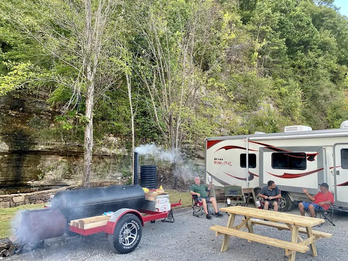 River Roost RV Park Picture 10