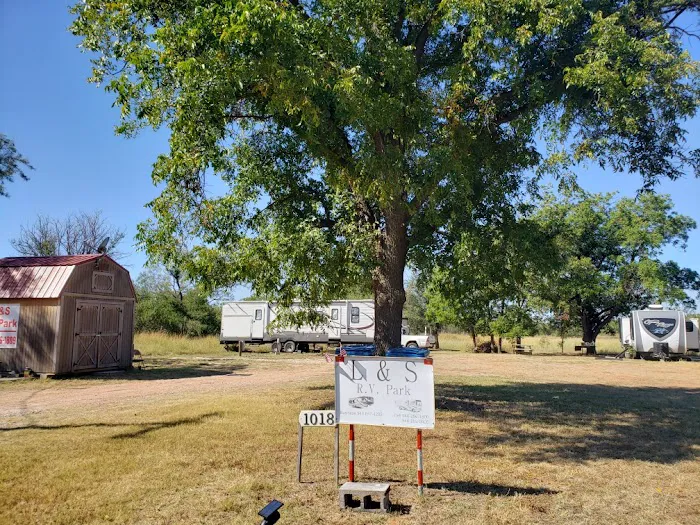 L & S RV Park Picture 1