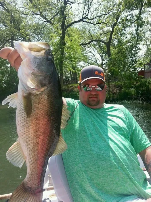 Fishing RV park Picture 9