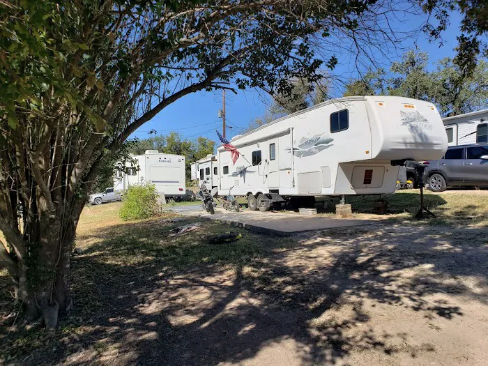 Ingram Lake RV Park Picture 1