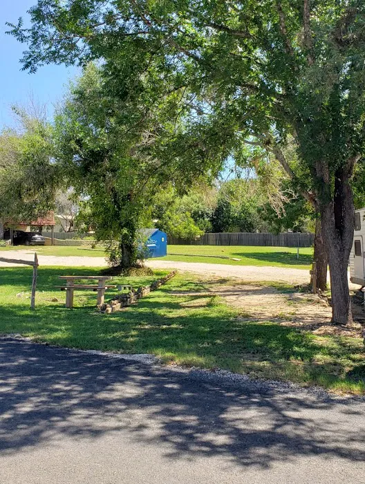 Ingram Lake RV Park Picture 8