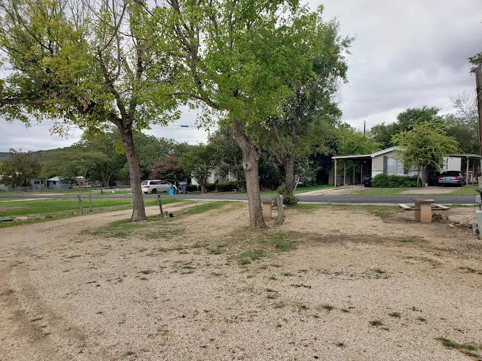 Ingram Lake RV Park Picture 7