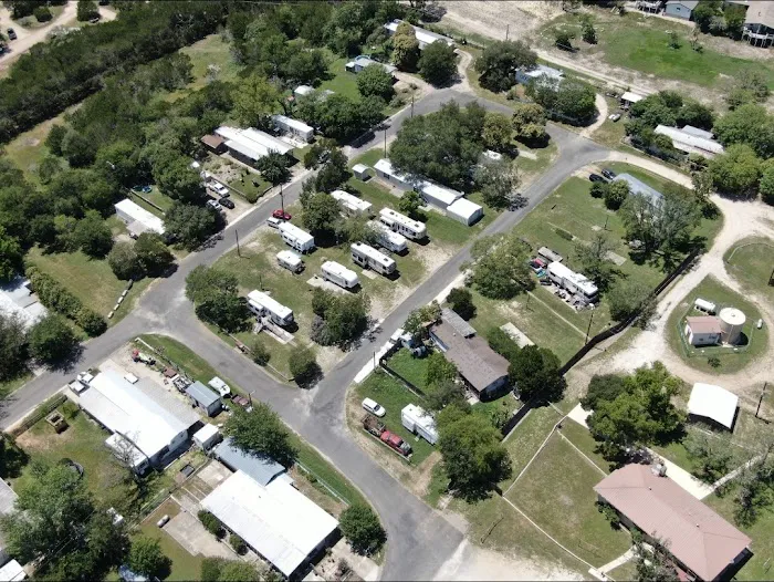 Ingram Lake RV Park Picture 10