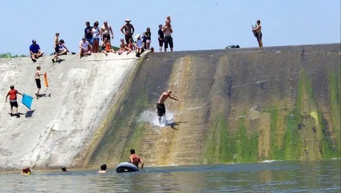 Ingram Lake RV Park Picture 9