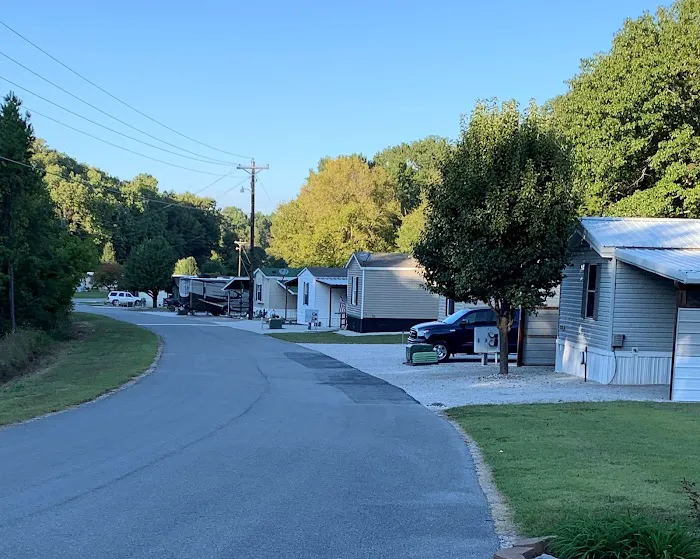 Yacht Club Picture 1