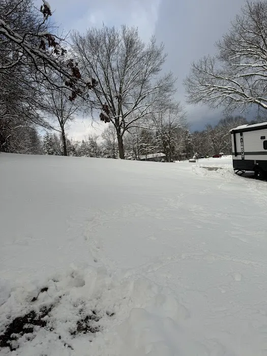 Around the Bend Ozarks RV Park Picture 6