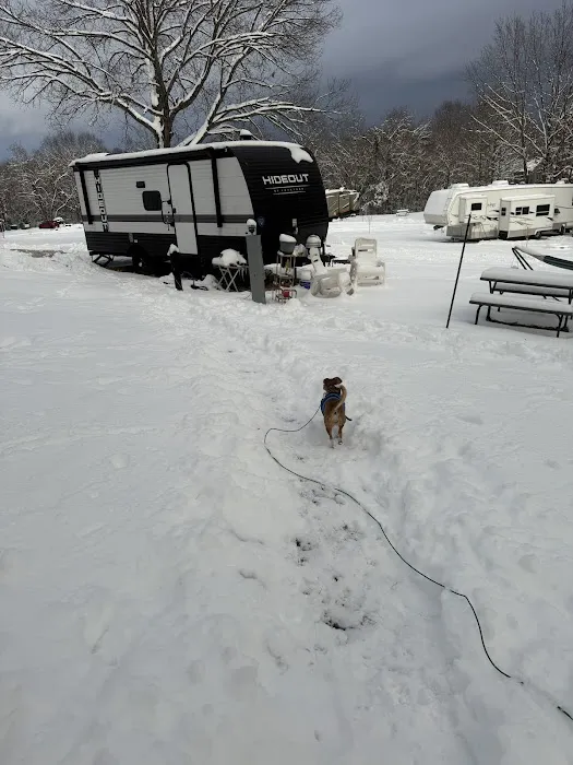 Around the Bend Ozarks RV Park Picture 4