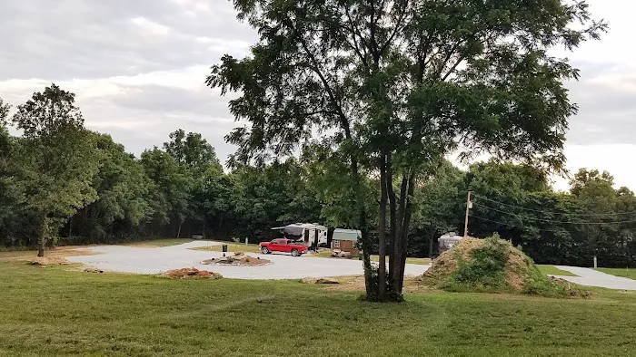 Around the Bend Ozarks RV Park Picture 10