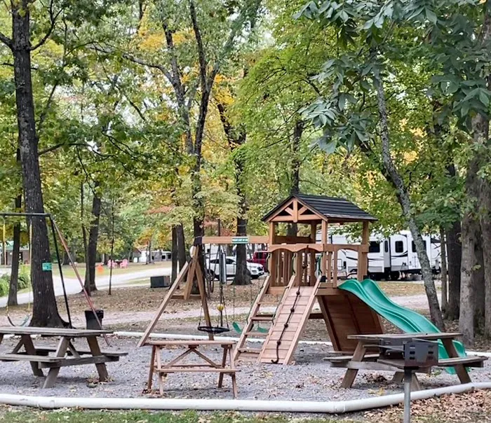 Oak Hill Court Cabins & RV Park Picture 4