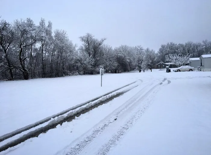 PLEASANT VALLEY Mobile Home Park & RV ParKIng Picture 3